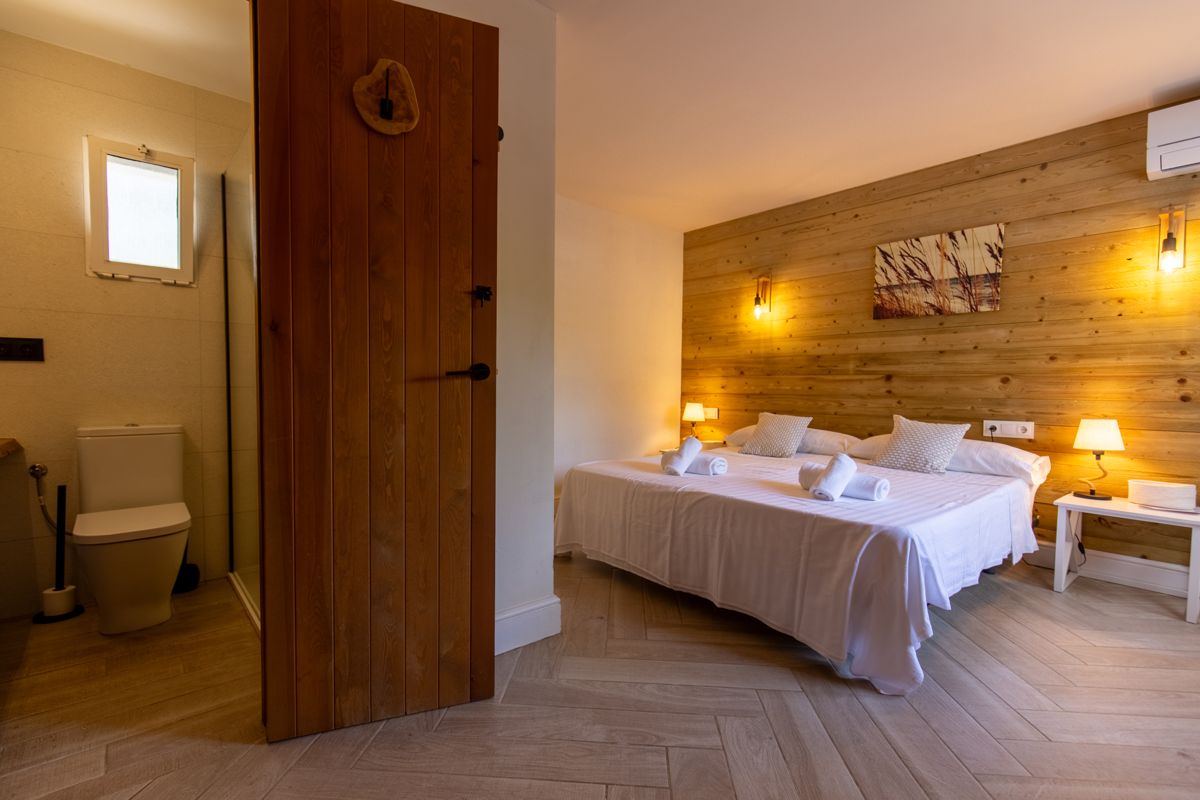 Dormitorio con baño propio — Nauticaa, ala uno de Villa Palmview, Jávea