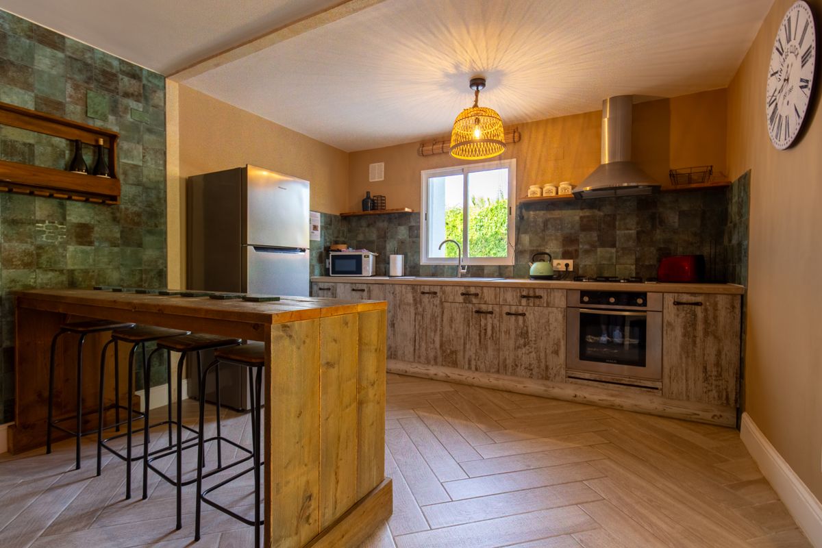 Kitchen with wooden cabinets and range — Nauticaa, wing one of Villa Palmview, Jávea