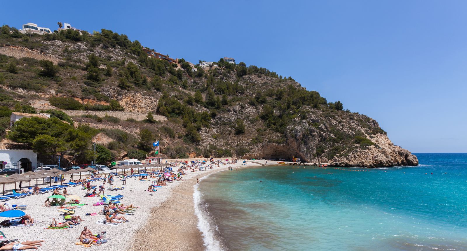 La Granadella: Kiesbucht mit glasklarem Wasser im Süden von Jávea